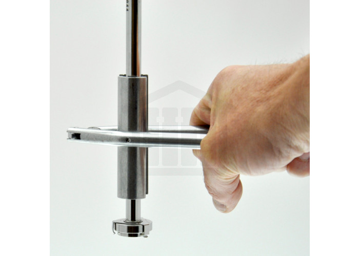 Tool to grip spinon/spinoff shafts ensuring tight connection